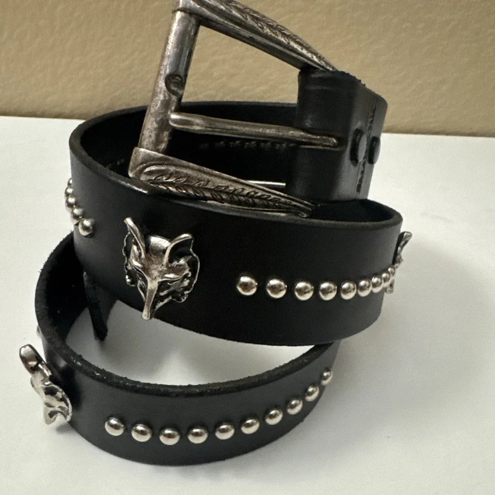 SmartPak Studded Leather Belt. Fox. Rocker, Style. 1.5